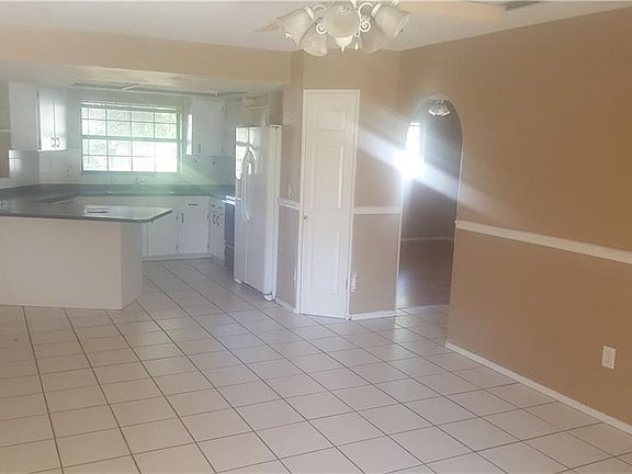 3rd image of 1422 Oleander Dr