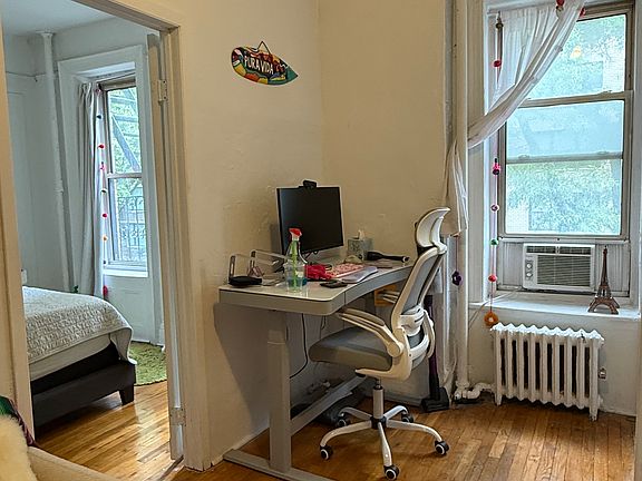 5th image of 320 E 49th St APT 32