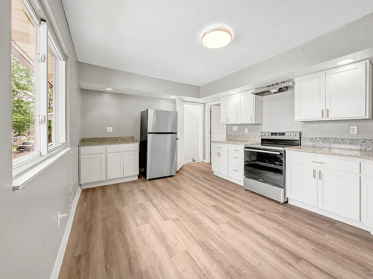 3449 Wade Ave #U — Photo 7