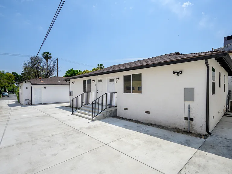 1007 W Angeleno Ave #103 — Photo 1