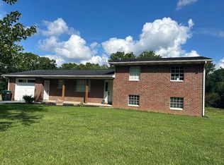 8784 Parkersburg Rd, Sandyville, WV 25275