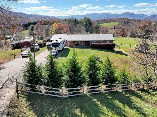 882 Queentown Rd, Canton, NC 28716