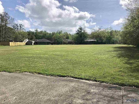 2nd image of 904 Old Natalie Dr
