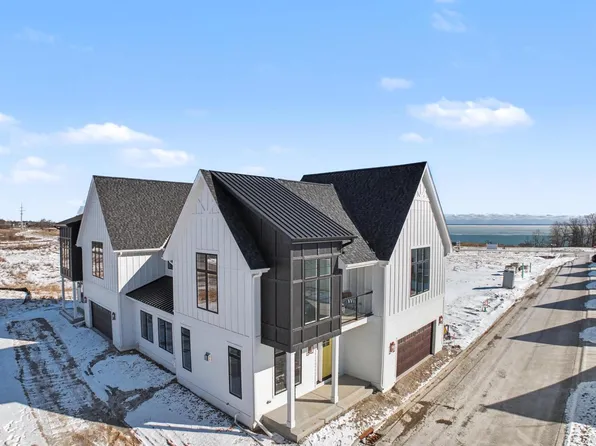 496 Bastle Wynd #9, Port Washington, WI 53074