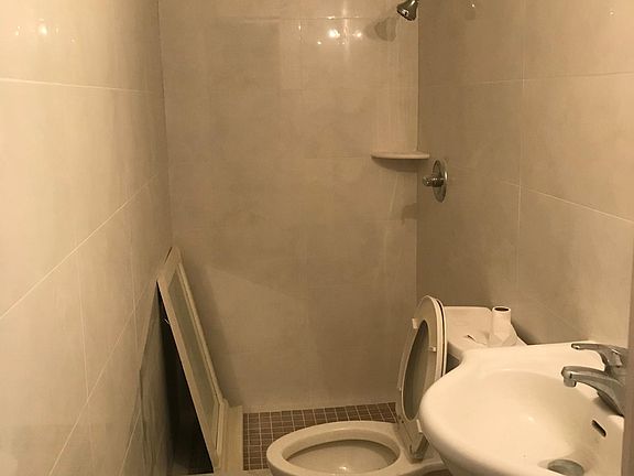 2nd image of 2565 Parsons Blvd #1
