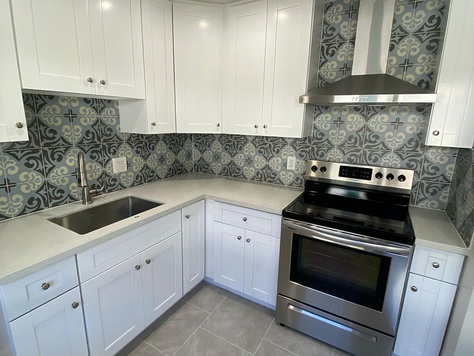 1st image of 400 Bermuda Dr #10