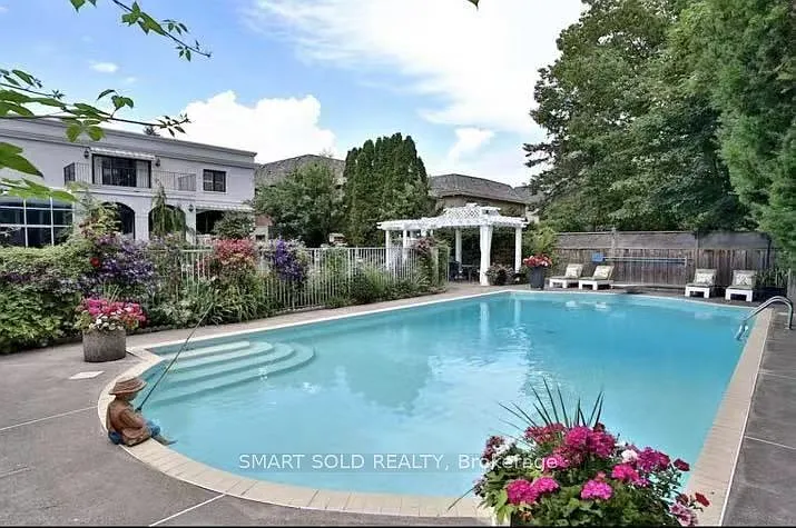157 Gordon Rd — Photo 4