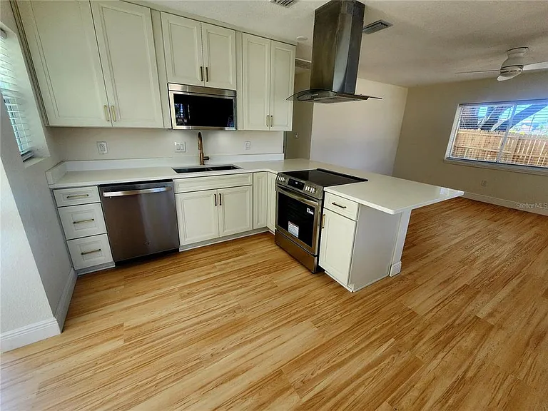 2494 Del Rio Way — Photo 13