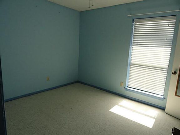 2nd image of 1542 Seamans Way