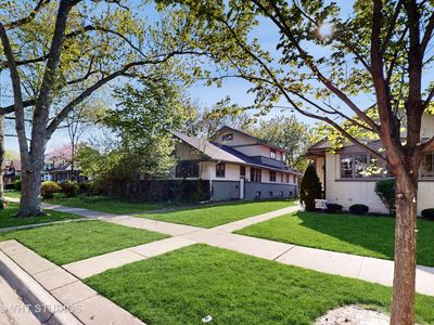 827 N Grove Ave, Oak Park, IL, 60302