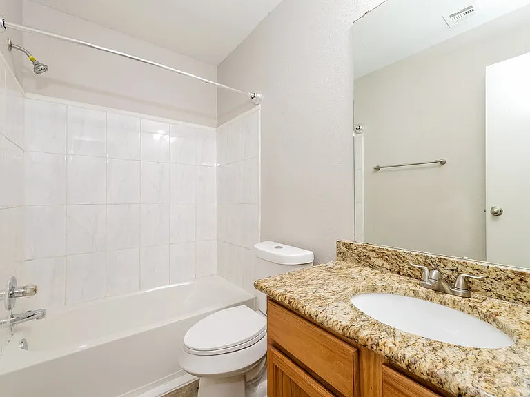 1101 Edinburg Dr — Photo 10