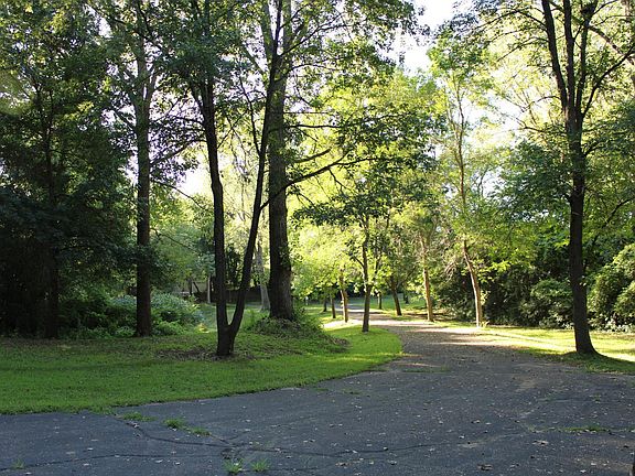 2nd image of 835 Midwest Trail Ct N