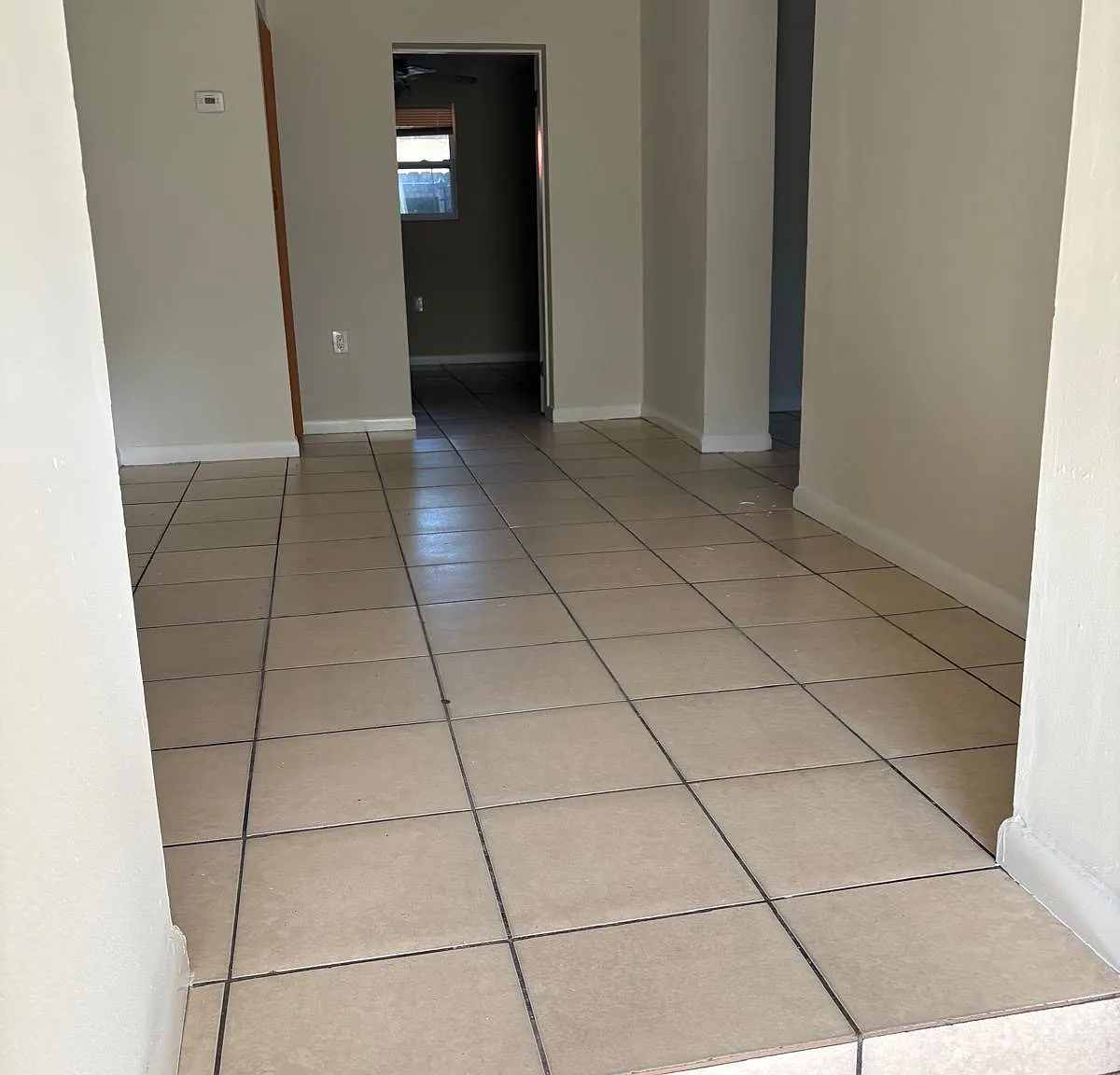 5 bed, 1400 sqft, $3,800 — Photo 2