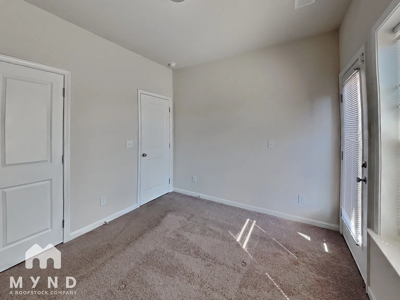 3 bed, 2.5 bath, 1843 sqft, $2,335 — Photo 2