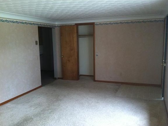 4th image of 2109 Royal Oak Ave