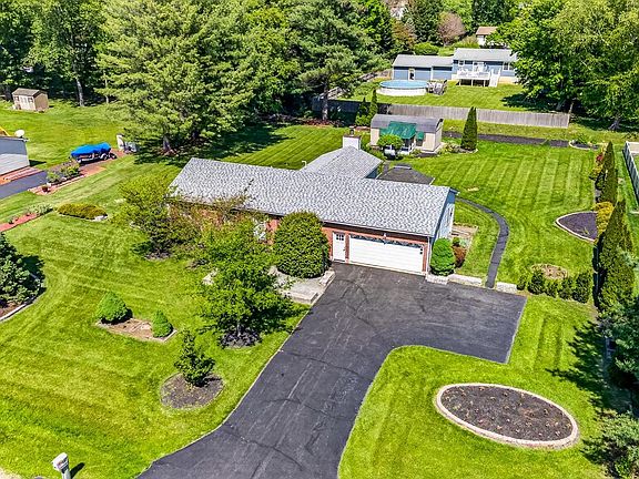 2nd image of 105 Brantwood Dr