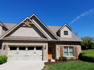 961 Bishop Knoll Ln, Knoxville, TN 37938