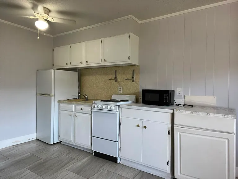 818 Bay St #3 — Photo 3