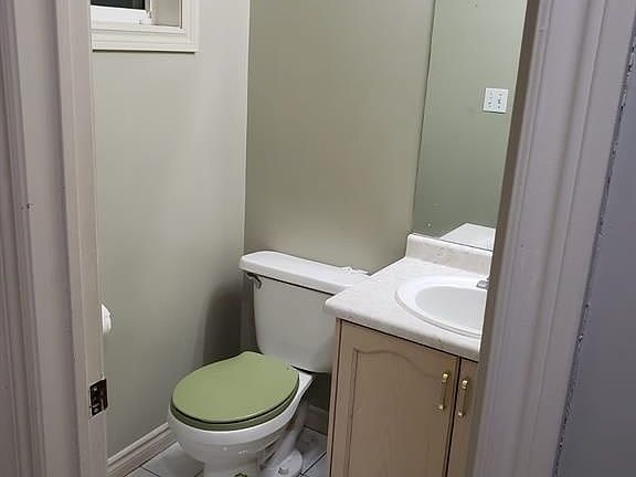 2nd image of 289 Geraldine Cres