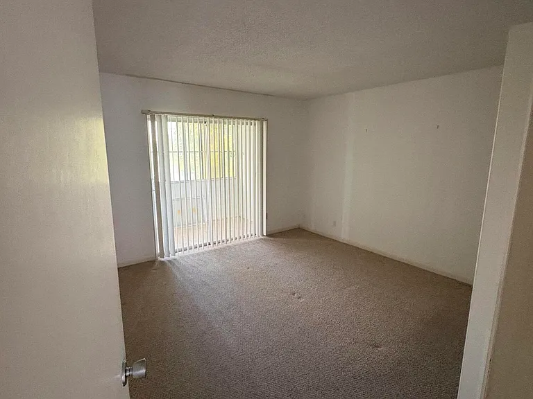 163 Somerset Cres #H — Photo 14