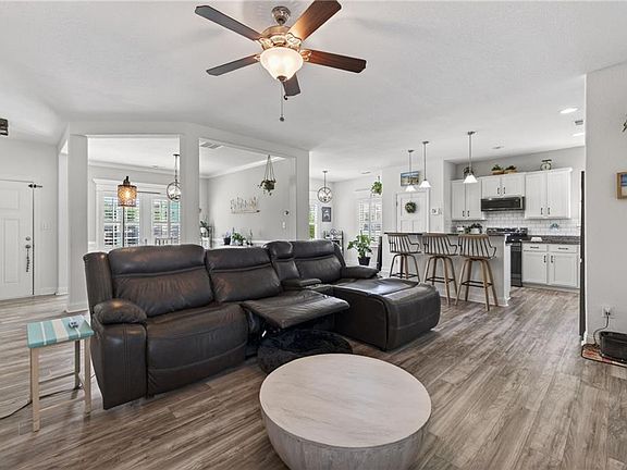 5th image of 120 Rosedale Dr