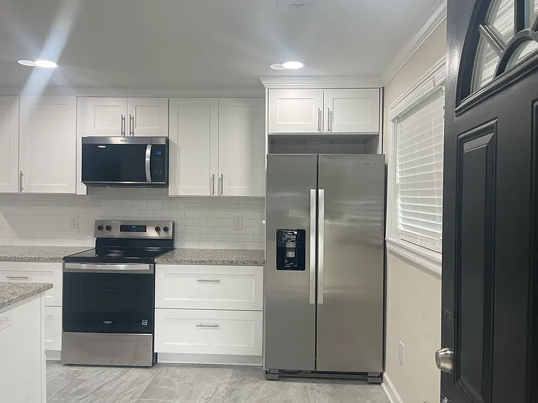 520 W 8th St — Photo 3