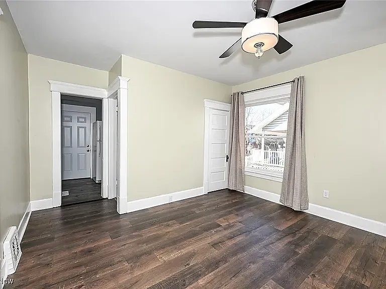 204 W Summit St — Photo 15