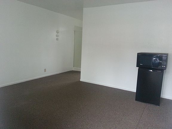 2nd image of 913 Friday Ave