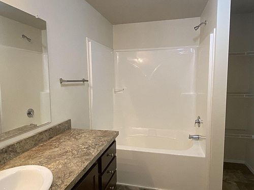 5th image of 216 Roosevelt Dr