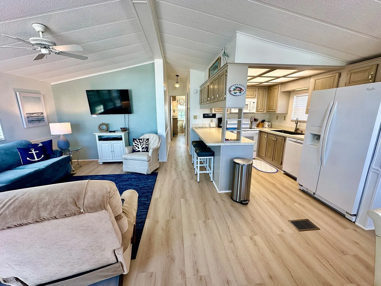 2 bed, 2.0 bath, $4,418 — Photo 2