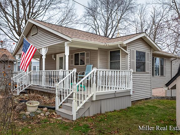 3rd image of 3172 Middle Lake Dr
