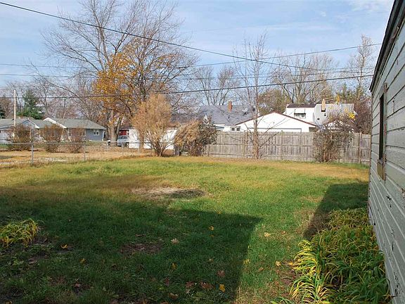 4th image of 2823 Gladstone Ave