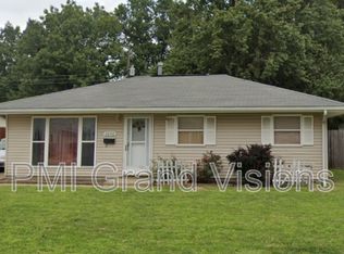2848 E Cardinal Dr, Decatur, IL 62526