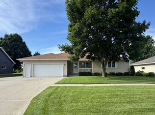 1406 E Maple Ave, Norfolk, NE 68701