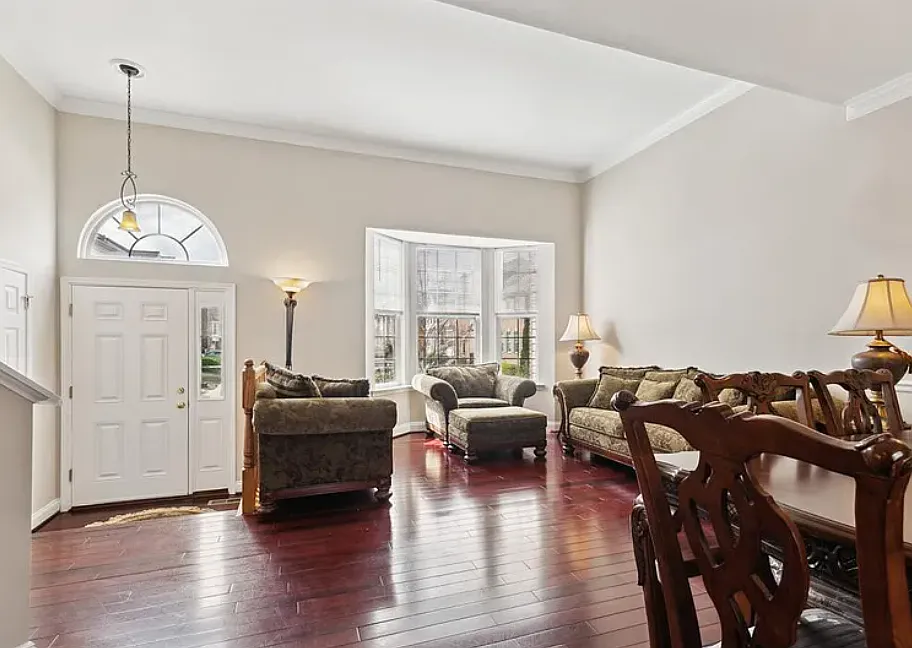 Building Photo - 663 Springhouse Sq SE