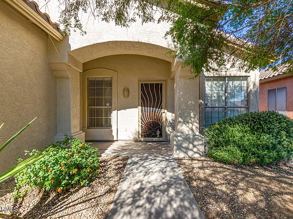 3rd image of 2512 E Paraiso Dr