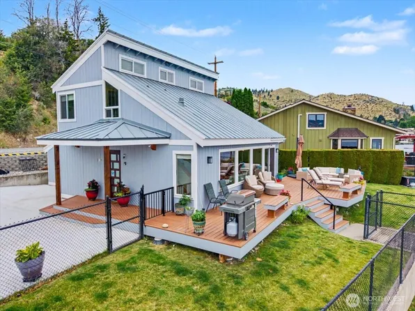 1386 S Lakeshore Road, Chelan, WA 98816