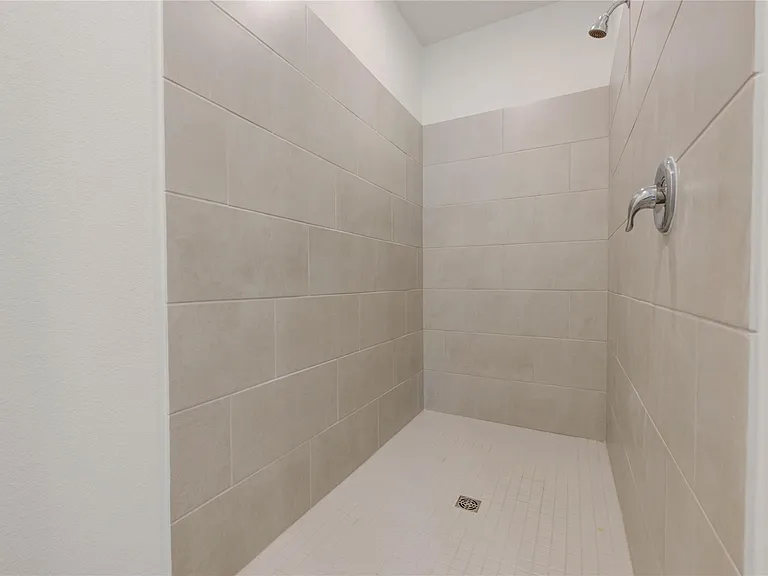 400 Robin St — Photo 16