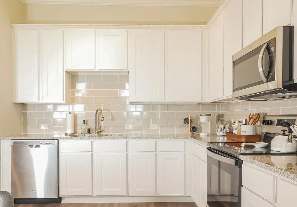 2nd image of 2500 Aurora Ln