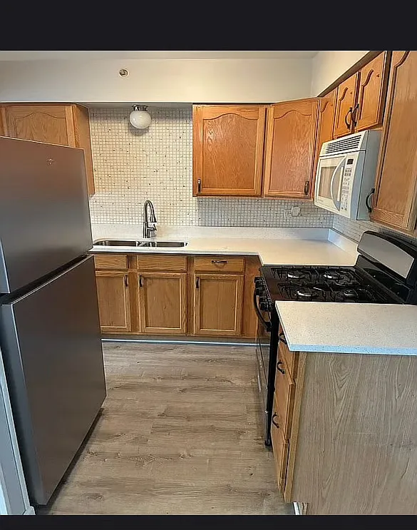 2 bed, 1000 sqft, $1,800 — Photo 1