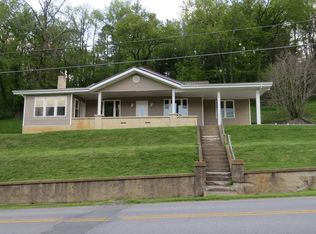 414 W Fincastle Tpke, Tazewell, VA 24651