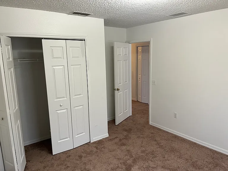 540 Brighton Ct — Photo 5