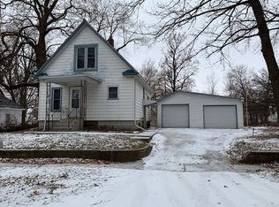 112 4th Ave SW, Oelwein, IA 50662