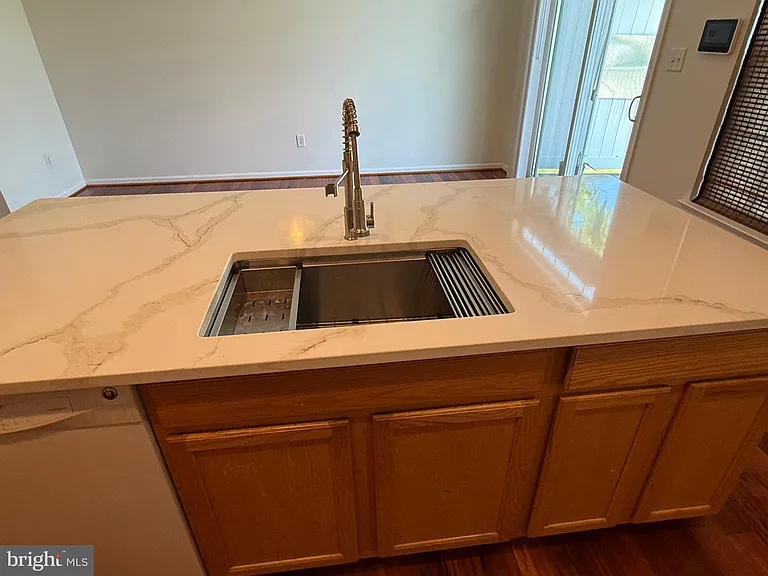 7581 Taunton Ct — Photo 10