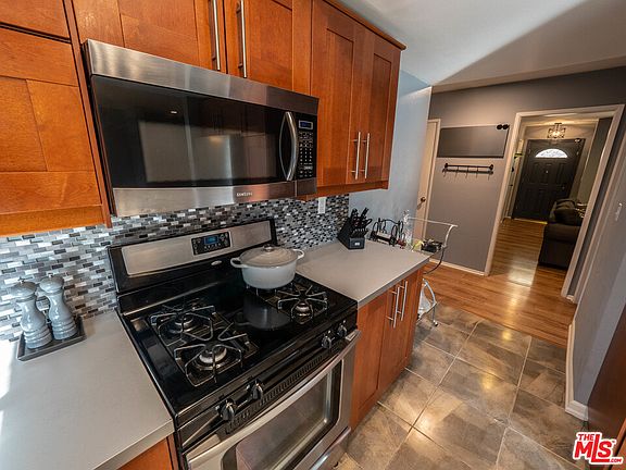 2nd image of 13211 Vanowen St APT 6