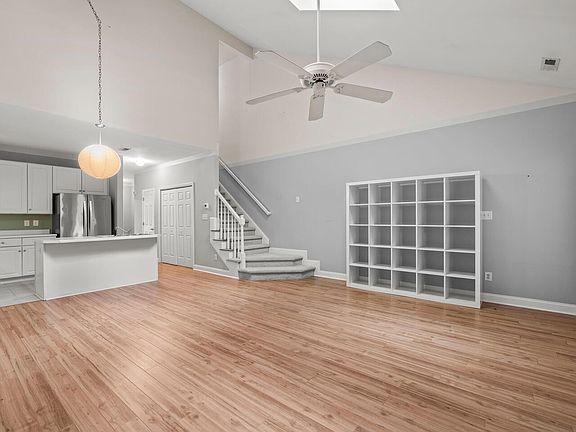 5th image of 603 Carved Oak Dr