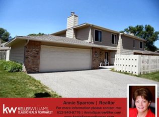 2209 Mayfair Rd, Golden Valley, MN 55427