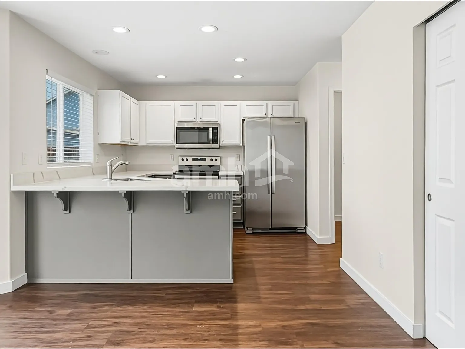 3 bed, 2.5 bath, 1604 sqft, $2,680 — Photo 3