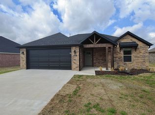 915 Maple View St, Springdale, AR 72762