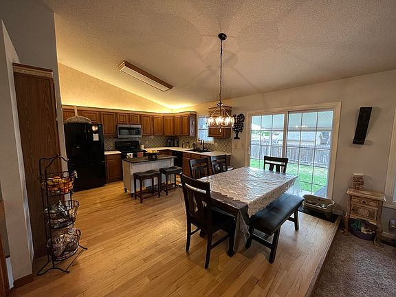 4th image of 1410 Circle Lake Dr